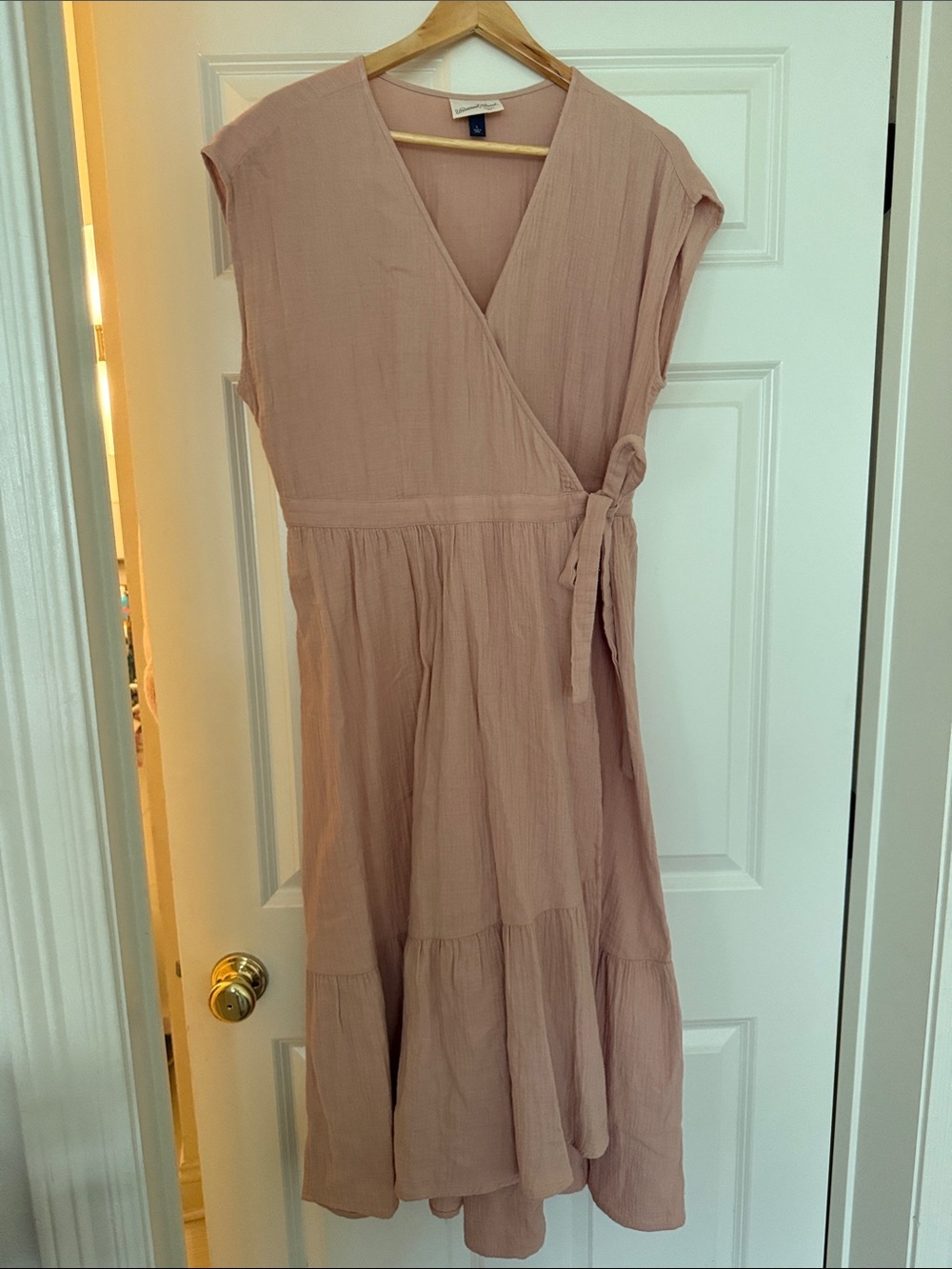 Universal Thread shell pink Wrap Midi Dress